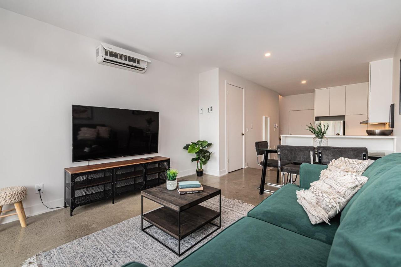 Elegant & Perfectly Located By Atwater Market By Den Stays *